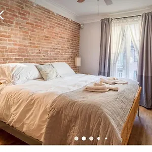 Cozy In Prime Location Montréal